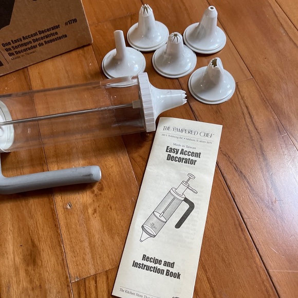 Pampered Chef Easy Accent Decorator #1770 Cake/Cookies - Picture 3 of 7